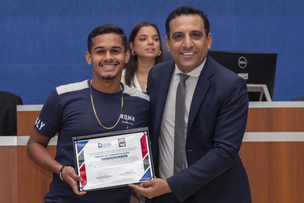 Primeira edição do Parlamento Jovem de Três Lagoas é encerrada com sessão solene e homenagens