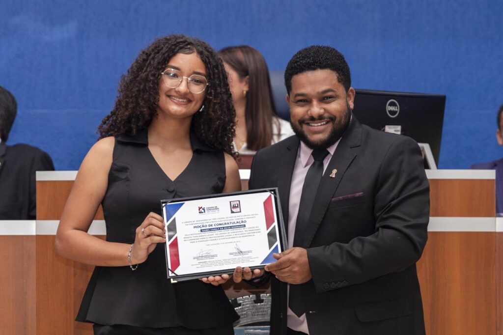 Primeira edição do Parlamento Jovem de Três Lagoas é encerrada com sessão solene e homenagens
