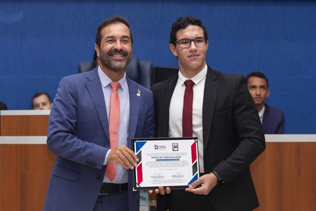 Primeira edição do Parlamento Jovem de Três Lagoas é encerrada com sessão solene e homenagens