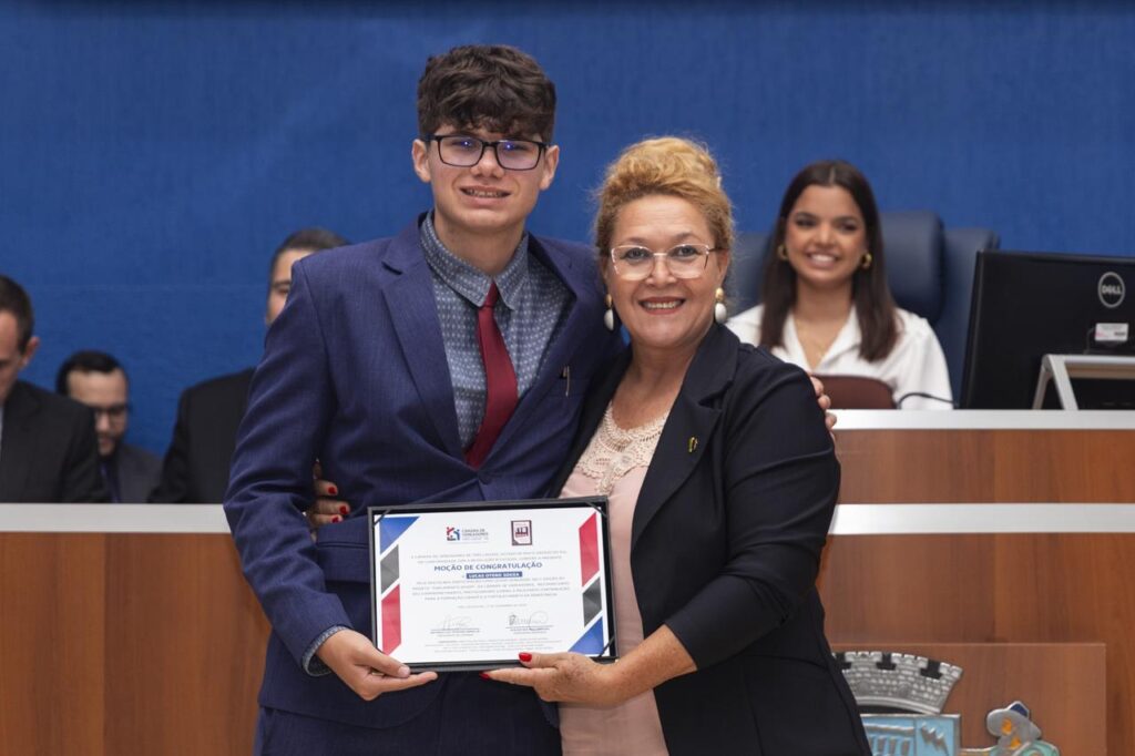 Primeira edição do Parlamento Jovem de Três Lagoas é encerrada com sessão solene e homenagens