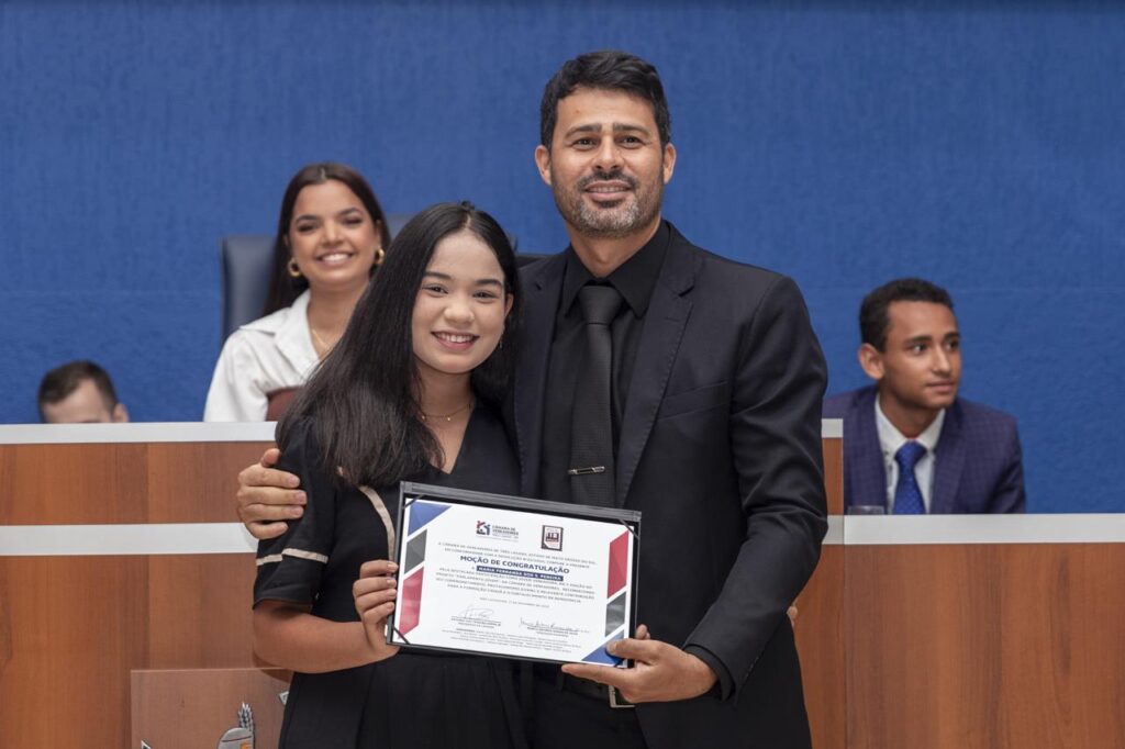 Primeira edição do Parlamento Jovem de Três Lagoas é encerrada com sessão solene e homenagens