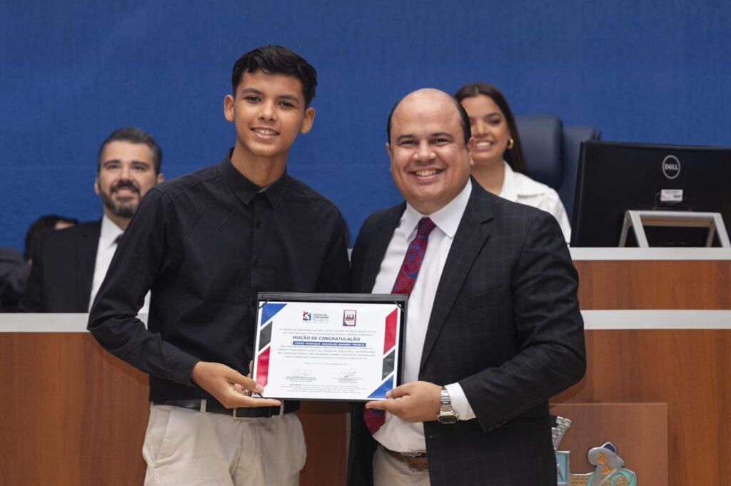 Primeira edição do Parlamento Jovem de Três Lagoas é encerrada com sessão solene e homenagens