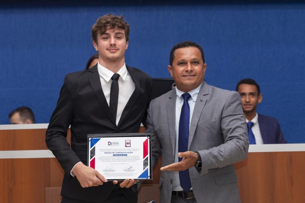 Primeira edição do Parlamento Jovem de Três Lagoas é encerrada com sessão solene e homenagens