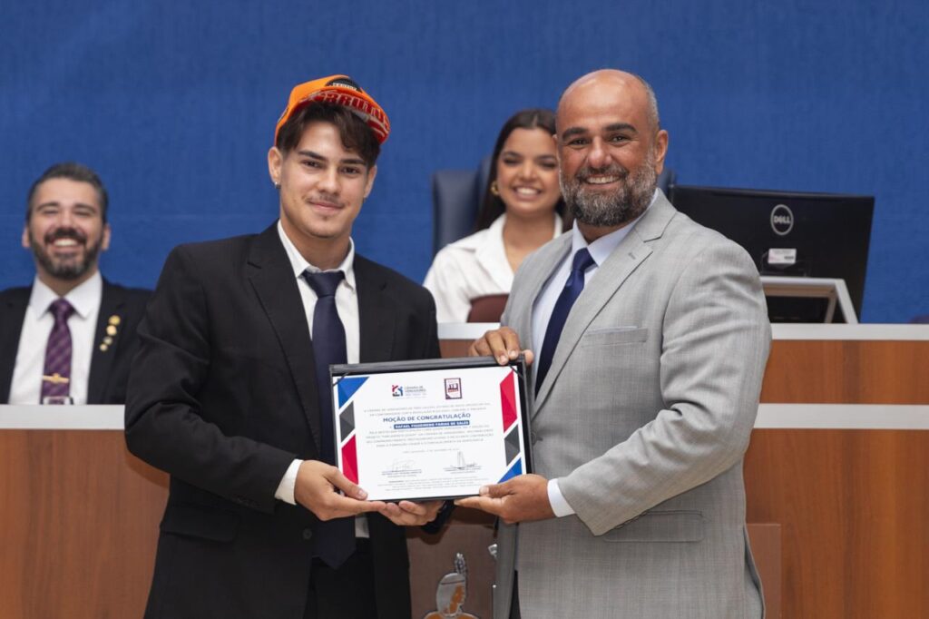 Primeira edição do Parlamento Jovem de Três Lagoas é encerrada com sessão solene e homenagens