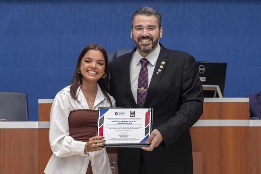 Primeira edição do Parlamento Jovem de Três Lagoas é encerrada com sessão solene e homenagens