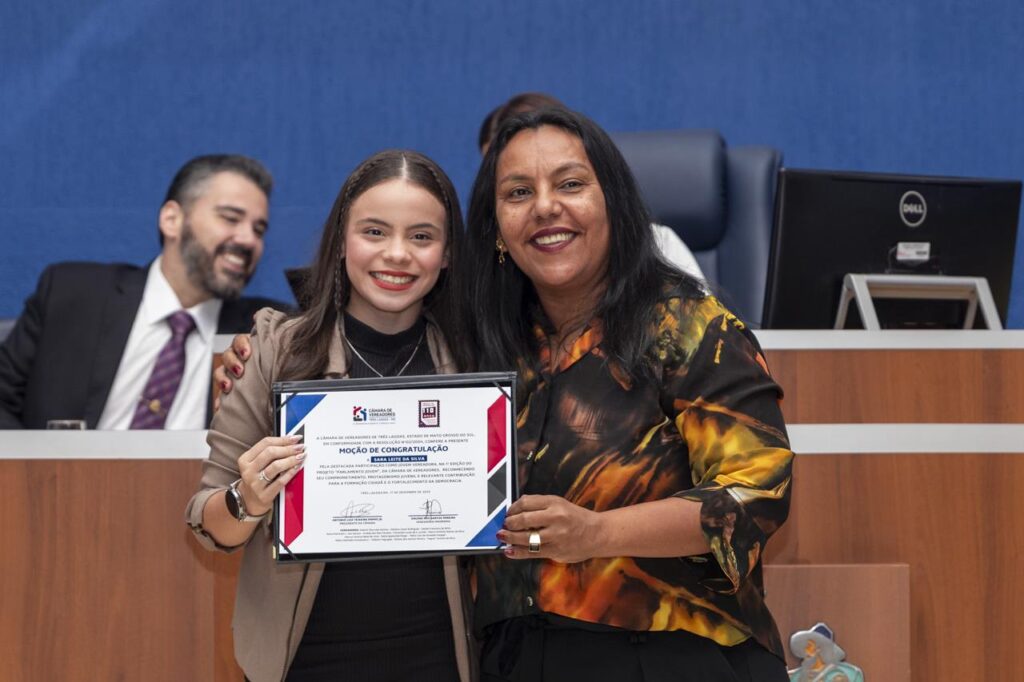 Primeira edição do Parlamento Jovem de Três Lagoas é encerrada com sessão solene e homenagens