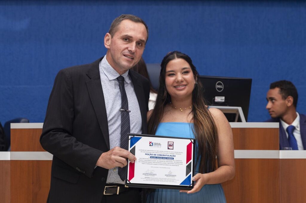 Primeira edição do Parlamento Jovem de Três Lagoas é encerrada com sessão solene e homenagens