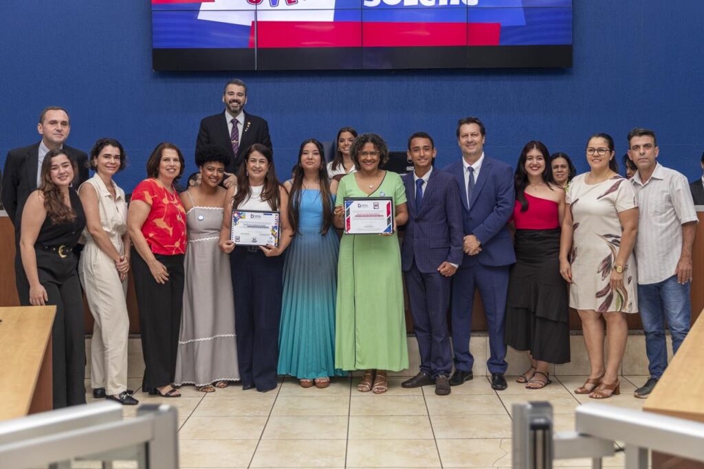 Primeira edição do Parlamento Jovem de Três Lagoas é encerrada com sessão solene e homenagens