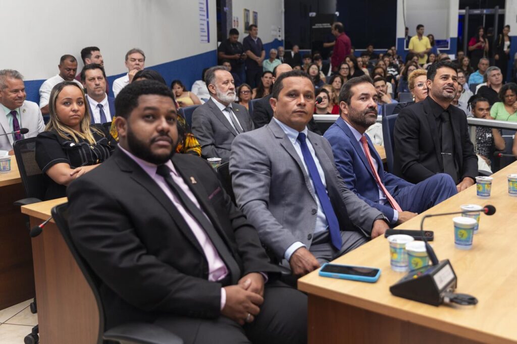 Primeira edição do Parlamento Jovem de Três Lagoas é encerrada com sessão solene e homenagens