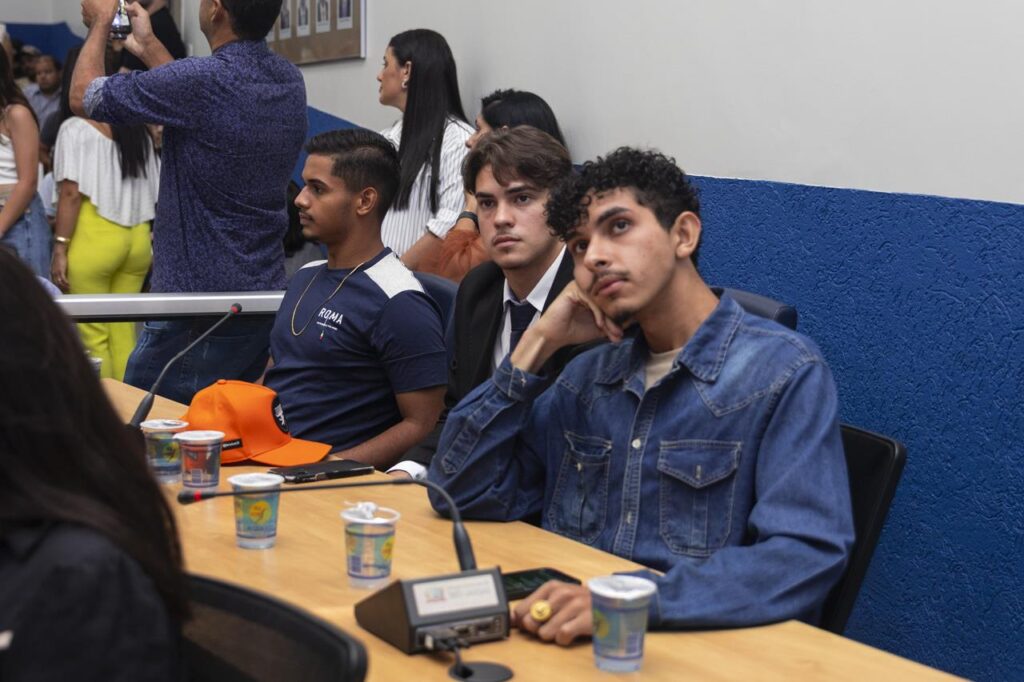 Primeira edição do Parlamento Jovem de Três Lagoas é encerrada com sessão solene e homenagens
