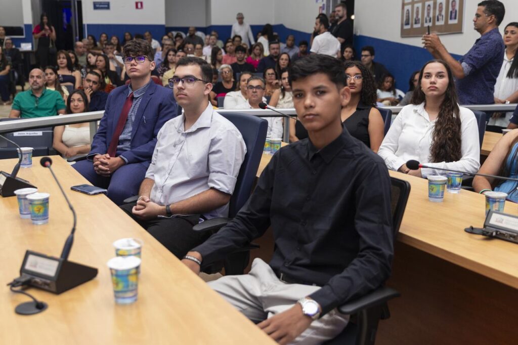 Primeira edição do Parlamento Jovem de Três Lagoas é encerrada com sessão solene e homenagens