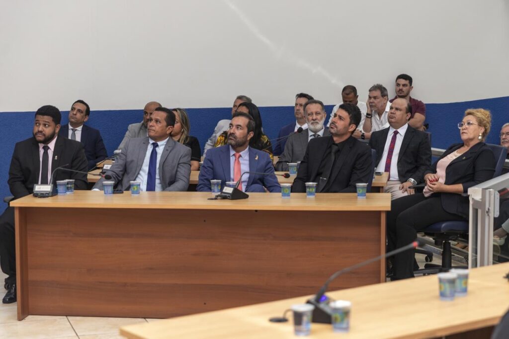 Primeira edição do Parlamento Jovem de Três Lagoas é encerrada com sessão solene e homenagens