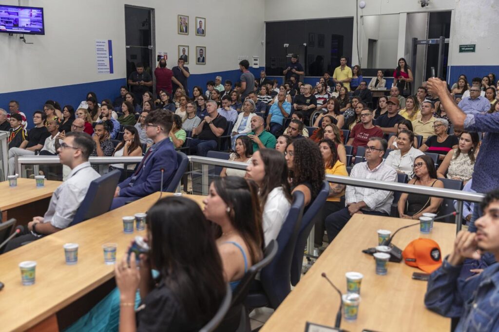 Primeira edição do Parlamento Jovem de Três Lagoas é encerrada com sessão solene e homenagens