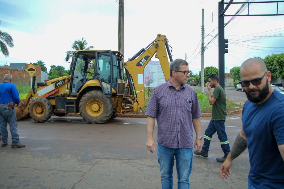 Prefeitura de Três Lagoas realiza recapeamento da rua Rafael de Haro Prefeitura de Três Lagoas realiza recapeamento da rua Rafael de Haro