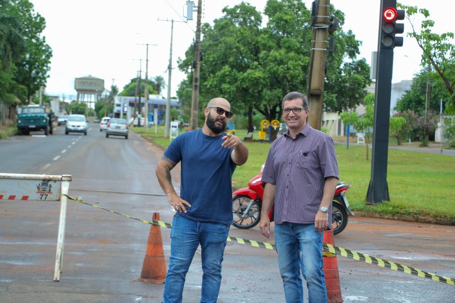 Prefeitura de Três Lagoas realiza recapeamento da rua Rafael de Haro Prefeitura de Três Lagoas realiza recapeamento da rua Rafael de Haro