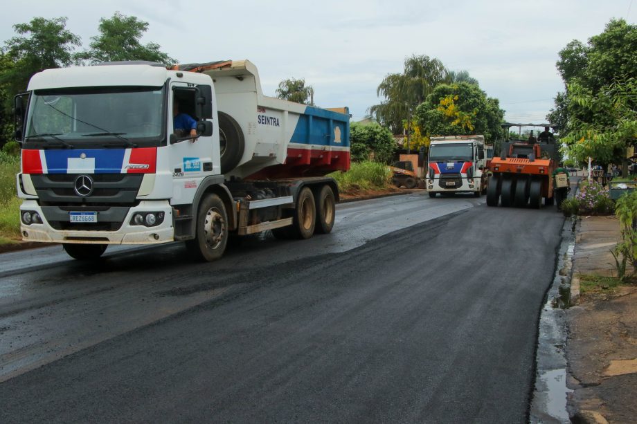 Prefeitura de Três Lagoas realiza recapeamento da rua Rafael de Haro Prefeitura de Três Lagoas realiza recapeamento da rua Rafael de Haro