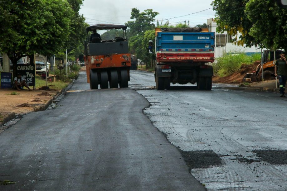 Prefeitura de Três Lagoas realiza recapeamento da rua Rafael de Haro Prefeitura de Três Lagoas realiza recapeamento da rua Rafael de Haro