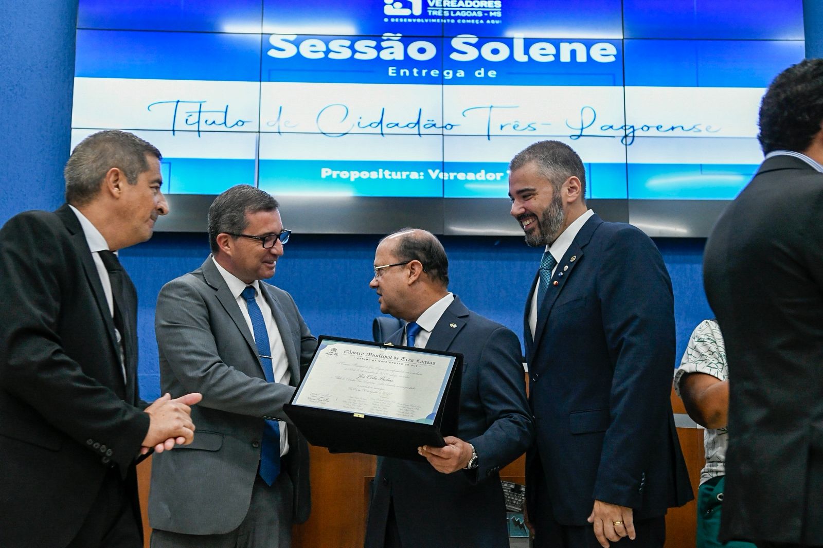 Água tratada, pavimentação e drenagem: Governo de MS entrega obras estruturantes em Três Lagoas