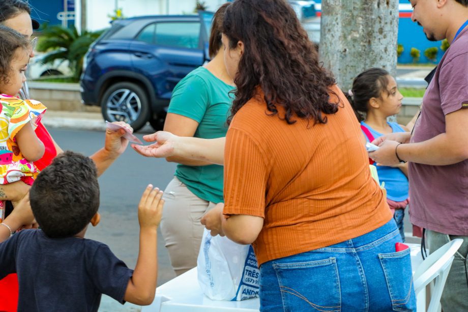 Carreta da Alegria realiza passeio solidário e arrecada aproximadamente 830 kg de alimentos para entidades de Três Lagoas
