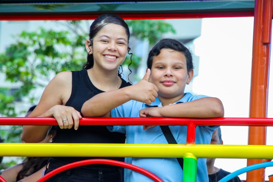 Carreta da Alegria realiza passeio solidário e arrecada aproximadamente 830 kg de alimentos para entidades de Três Lagoas