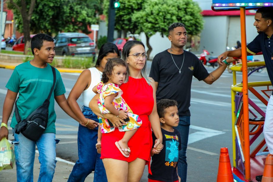 Carreta da Alegria realiza passeio solidário e arrecada aproximadamente 830 kg de alimentos para entidades de Três Lagoas