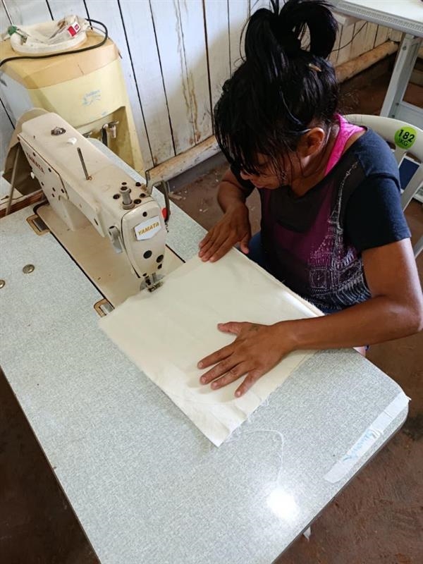 Parceria entre Suzano, Sebrae e Senai leva curso de costura criativa para comunidade indígena Ofaié