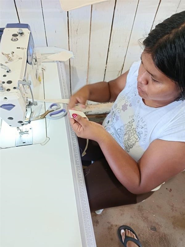 Parceria entre Suzano, Sebrae e Senai leva curso de costura criativa para comunidade indígena Ofaié