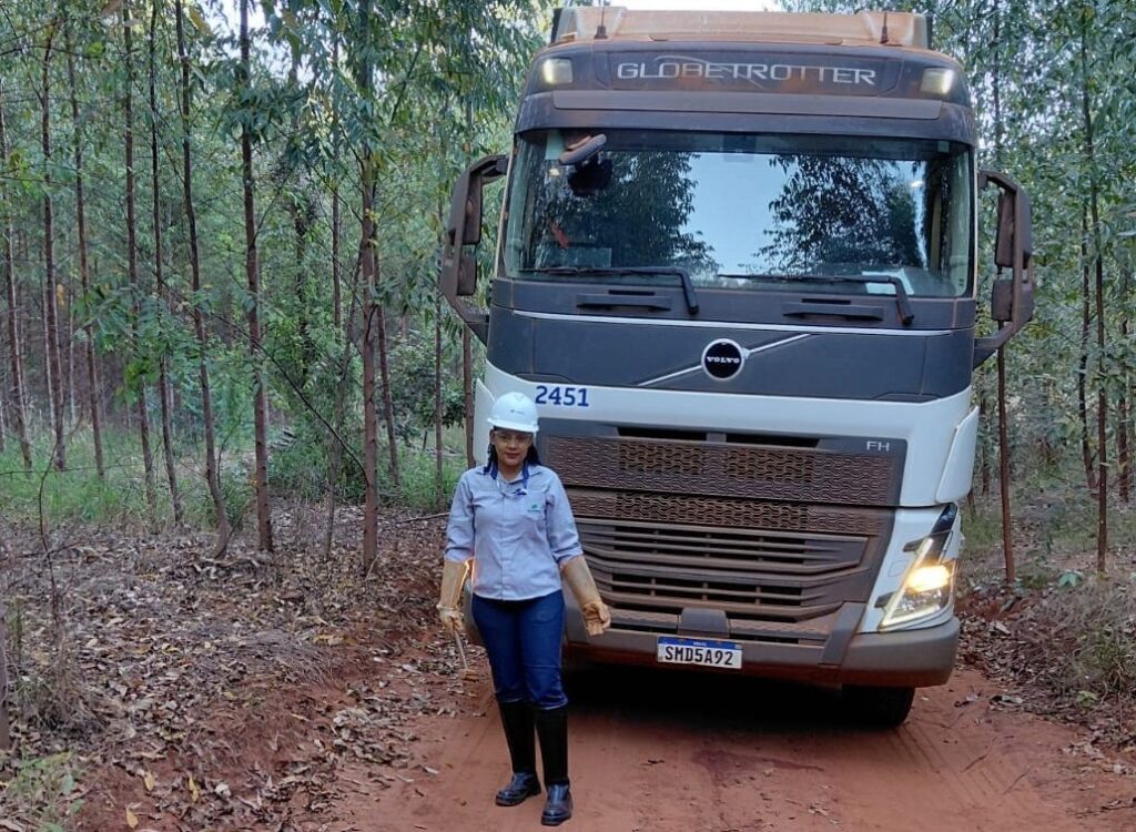 Com 42 motoristas qualificadas, Suzano colabora para promover a equidade de gênero no setor de transporte florestal de MS