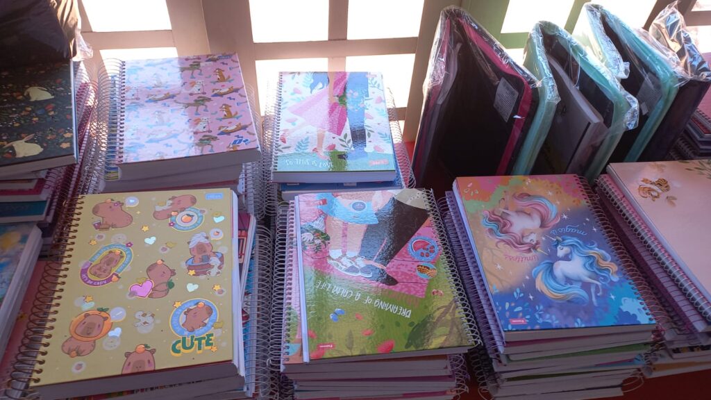 Em Três Lagoas volta às aulas aquece comércio, mas materiais escolares mantêm preços estáveis Em Três Lagoas volta às aulas aquece comércio, mas materiais escolares mantêm preços estáveis