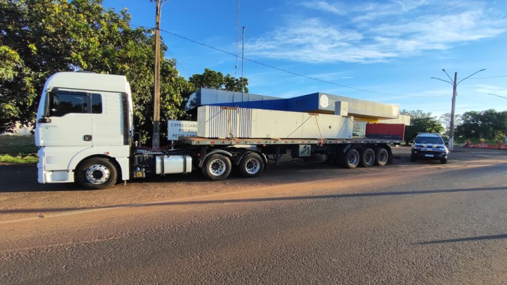 PRF apreende reboque adulterado em Água Clara