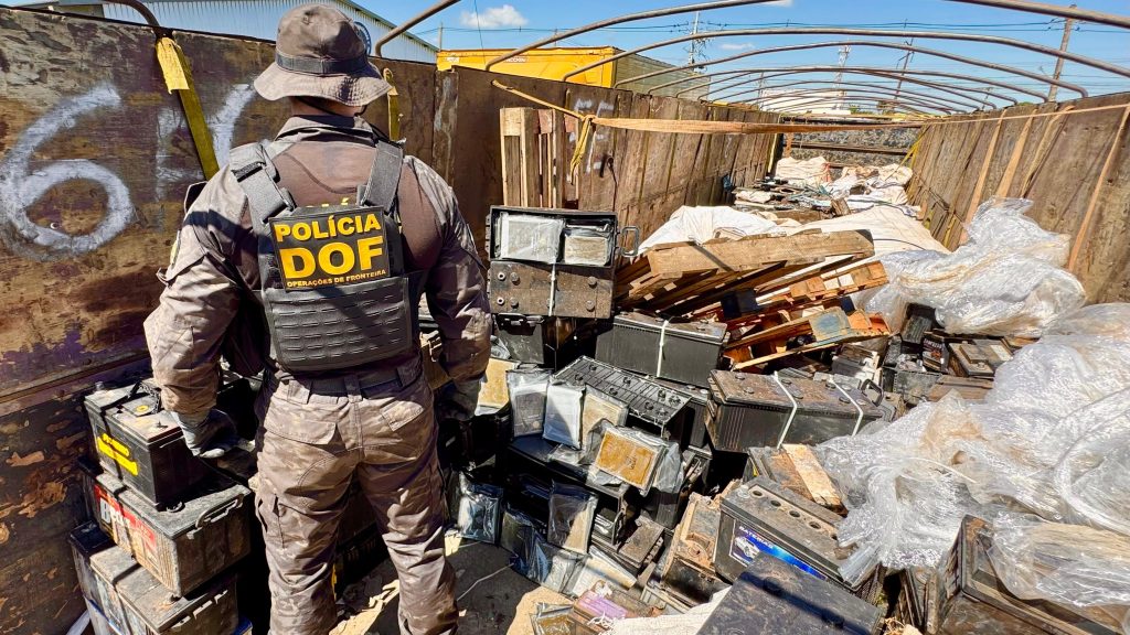 DOF apreende carga milionária de droga que seria levada para São Paulo em carcaças de baterias