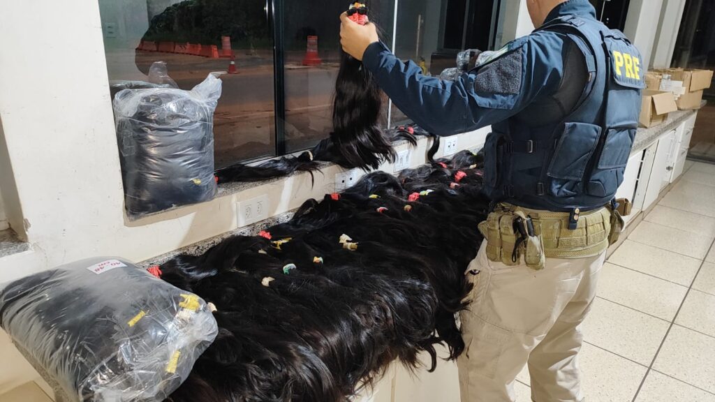 PRF apreende 59 Kg de cabelos humanos em Água Clara