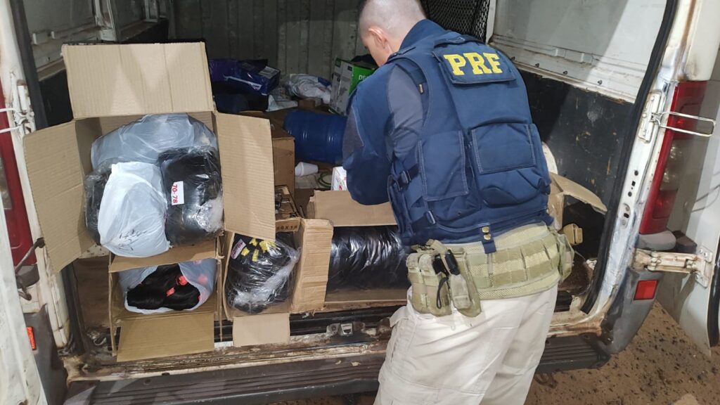 PRF apreende 59 Kg de cabelos humanos em Água Clara