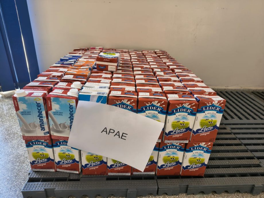 Carreta da Alegria realiza passeio solidário e arrecada aproximadamente 830 kg de alimentos para entidades de Três Lagoas