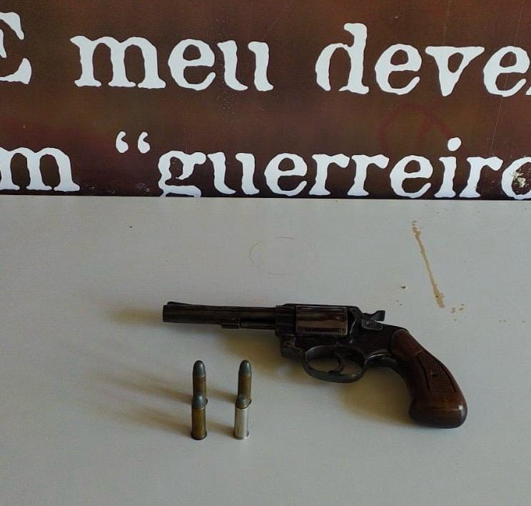 Polícia Civil apreende armas de fogo e munições de homens investigados por violência contra mulher em Campo Grande Polícia Civil apreende armas de fogo e munições de homens investigados por violência contra mulher em Campo Grande