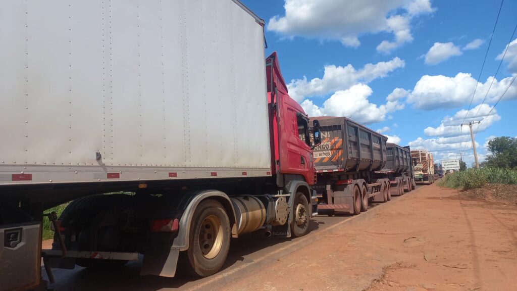 Motociclista morre após colisão com carreta na BR-262, no Anel Viário, em Três Lagoas