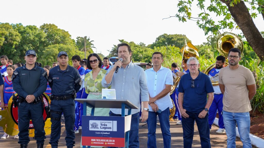 Vereadores prestigiam entrega de pavimentação da Urias Ribeiro