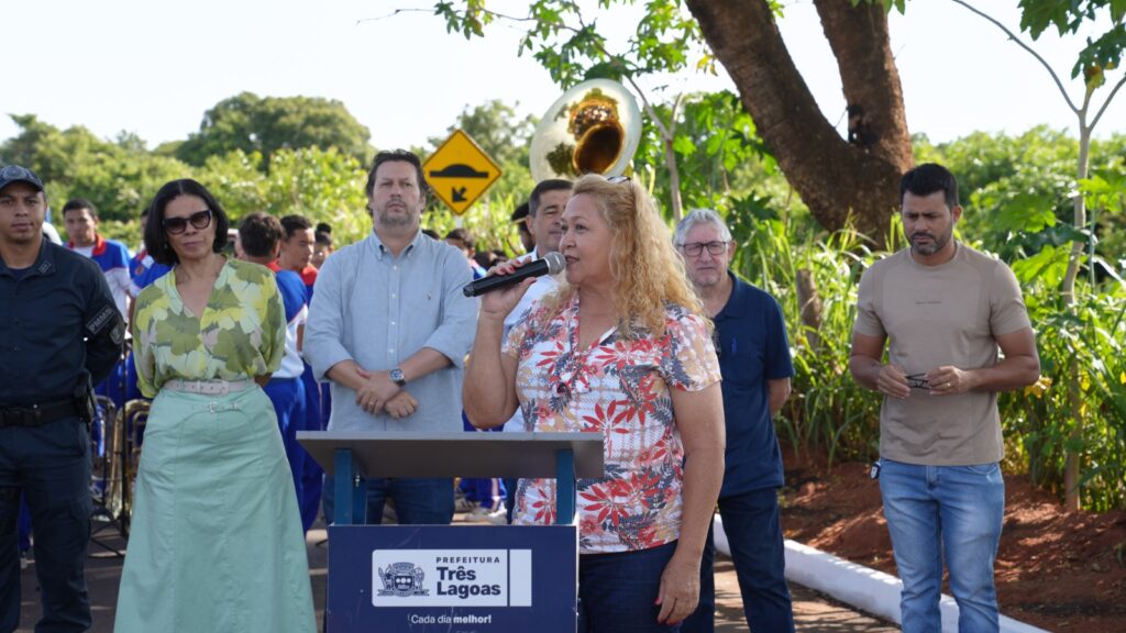 Vereadores prestigiam entrega de pavimentação da Urias Ribeiro