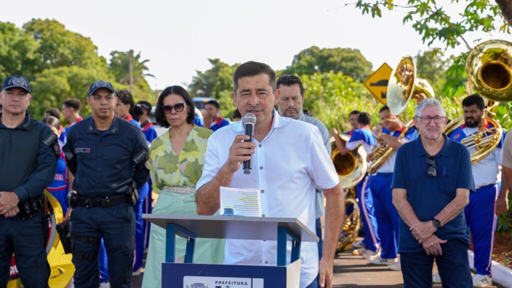 Vereadores prestigiam entrega de pavimentação da Urias Ribeiro