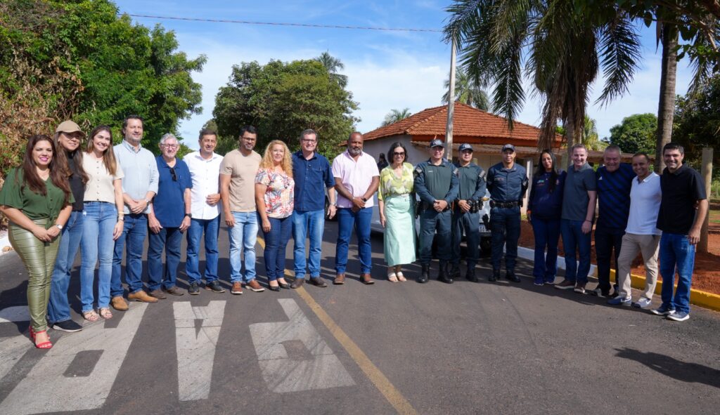 Vereadores prestigiam entrega de pavimentação da Urias Ribeiro