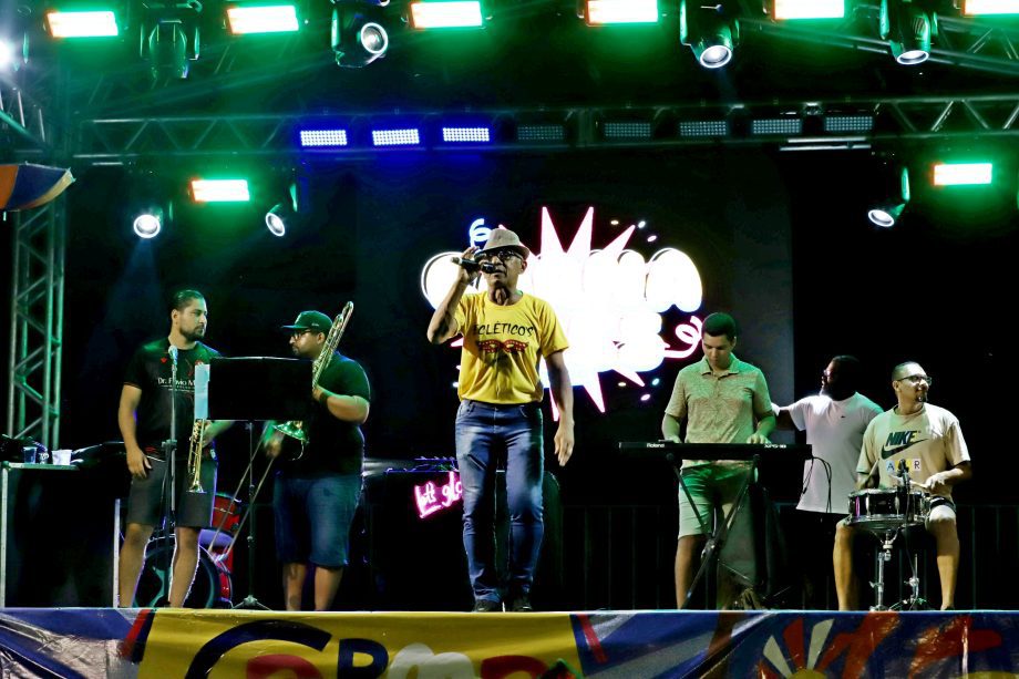 CarnaTrês 2026 encerra com festa, brilho dos blocos e avenida lotada em Três Lagoas CarnaTrês 2026 encerra com festa, brilho dos blocos e avenida lotada em Três Lagoas