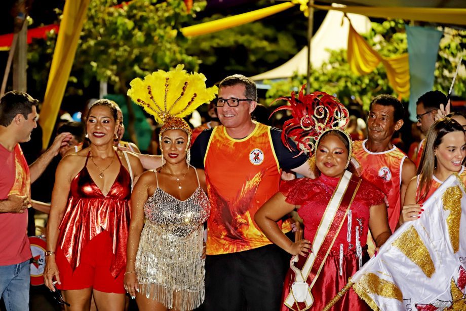 CarnaTrês 2026 encerra com festa, brilho dos blocos e avenida lotada em Três Lagoas CarnaTrês 2026 encerra com festa, brilho dos blocos e avenida lotada em Três Lagoas