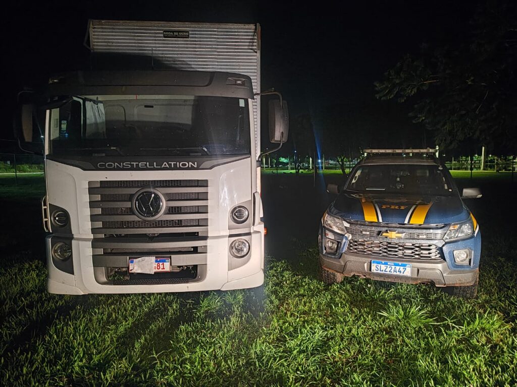PRF apreende 20 toneladas de produtos de descaminho em 2 caminhões em Três Lagoas e Selvíria