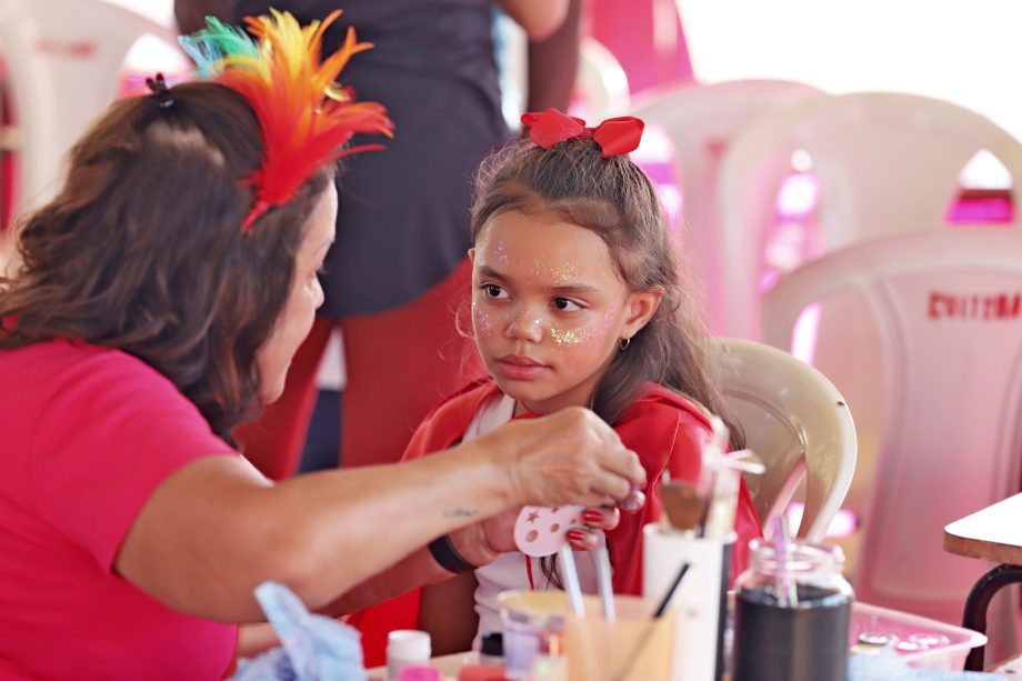 CarnaTrês 2026 encerra com festa, brilho dos blocos e avenida lotada em Três Lagoas CarnaTrês 2026 encerra com festa, brilho dos blocos e avenida lotada em Três Lagoas