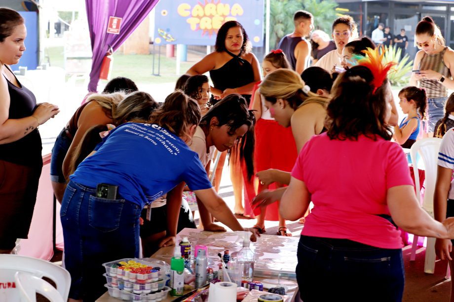 CarnaTrês 2026 encerra com festa, brilho dos blocos e avenida lotada em Três Lagoas CarnaTrês 2026 encerra com festa, brilho dos blocos e avenida lotada em Três Lagoas