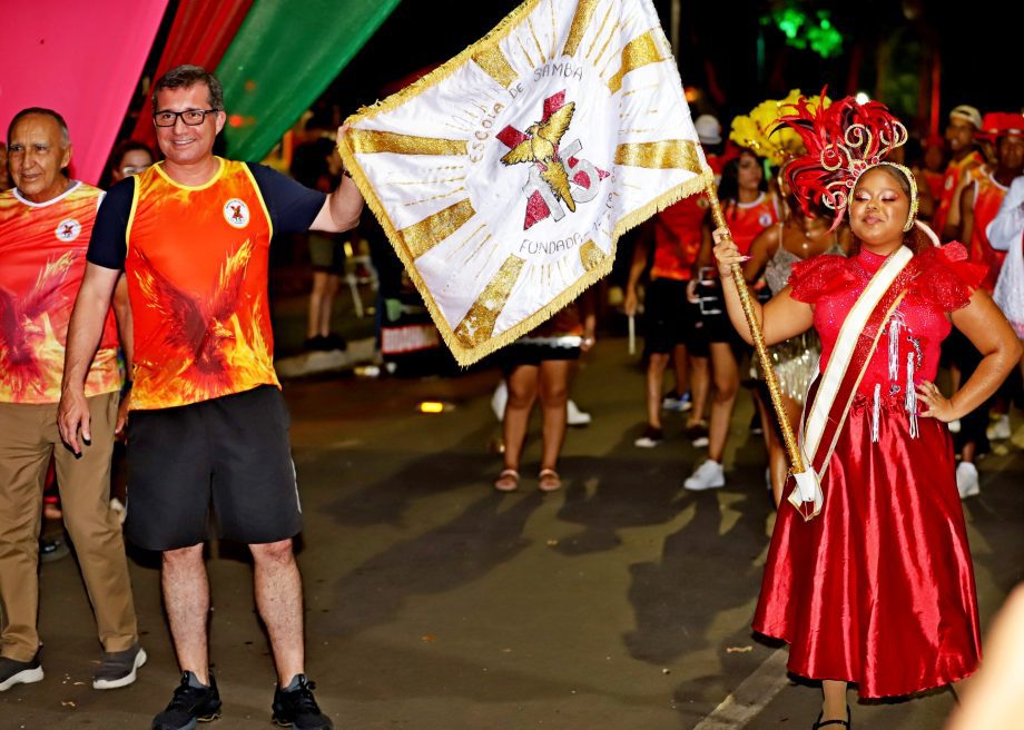 CarnaTrês 2026 encerra com festa, brilho dos blocos e avenida lotada em Três Lagoas CarnaTrês 2026 encerra com festa, brilho dos blocos e avenida lotada em Três Lagoas