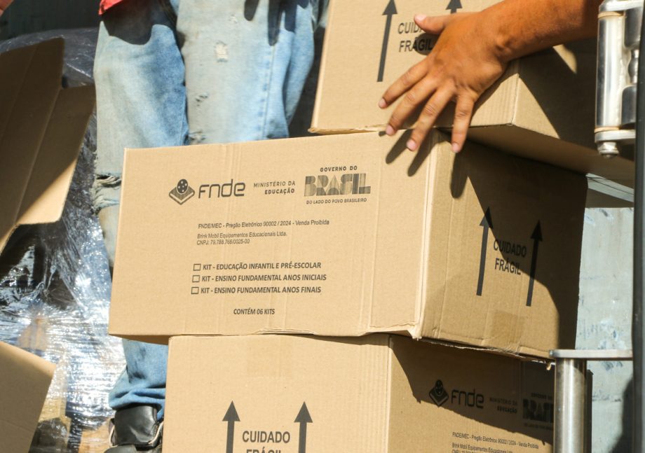 Prefeitura de Três Lagoas realiza entrega de Kits Escolares em escolas municipais