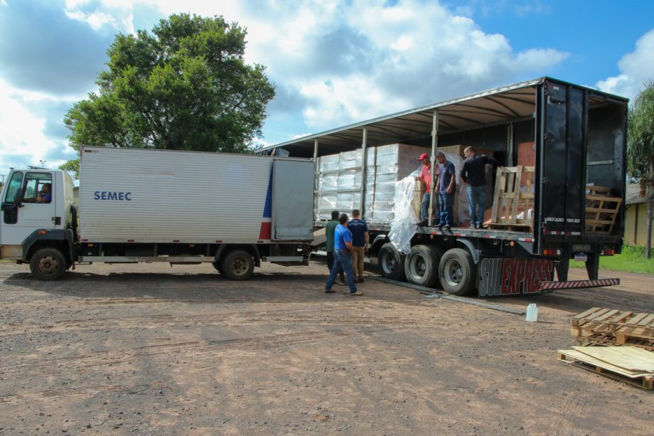 Prefeitura de Três Lagoas realiza entrega de Kits Escolares em escolas municipais