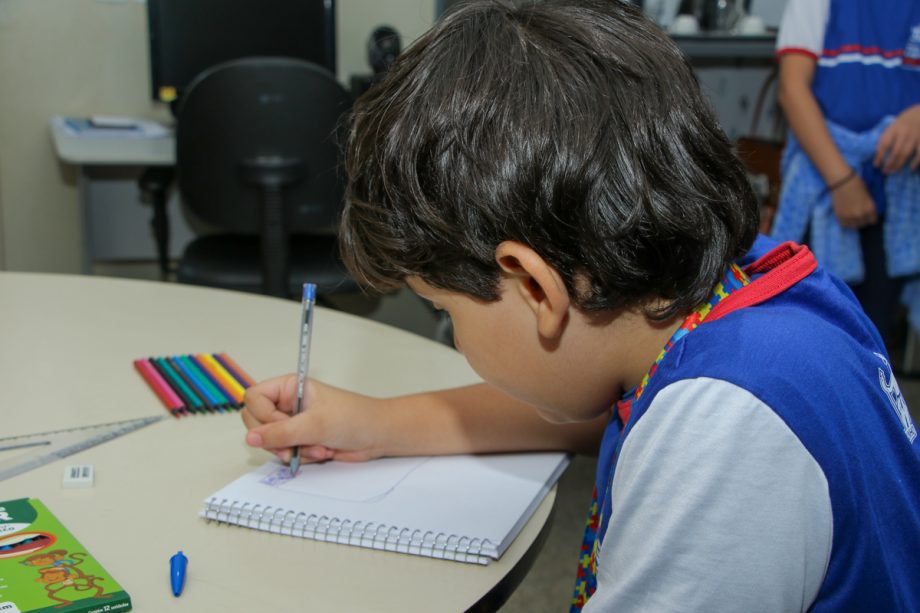 Prefeitura de Três Lagoas realiza entrega de Kits Escolares em escolas municipais