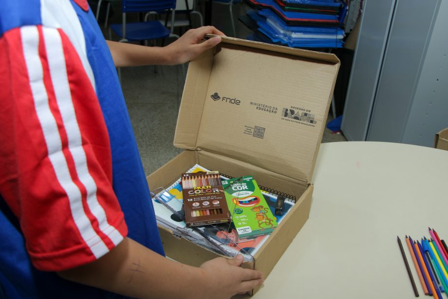 Prefeitura de Três Lagoas realiza entrega de Kits Escolares em escolas municipais